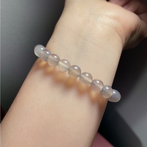 Natural Stone Gray Agate Crystal Healing Bracelet 8mm - Picture 3 of 3